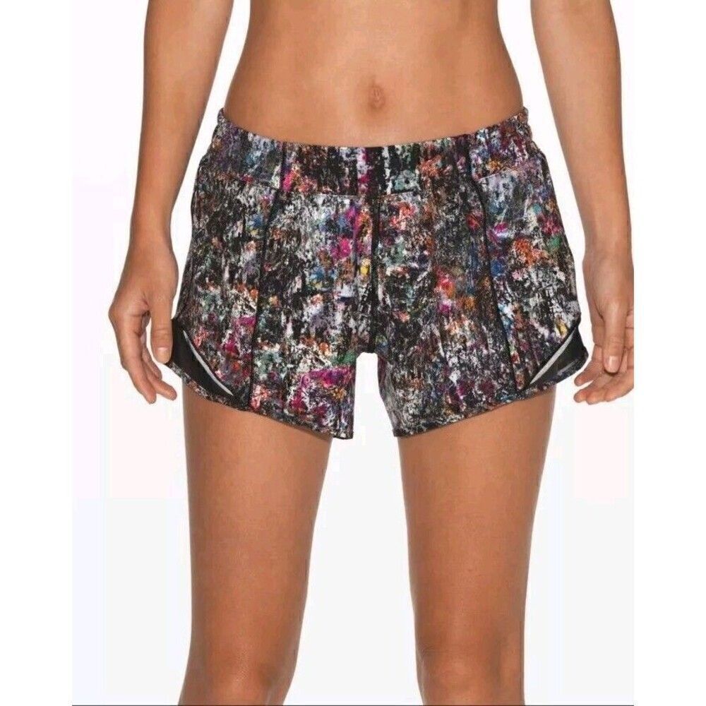 Lululemon Hotty Hot Short II 2.5" Short Size 6 In Vitalize Multi Black Colorful